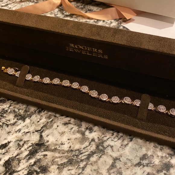 Roger’s Diamond Tennis Bracelet - Picture 4 of 5